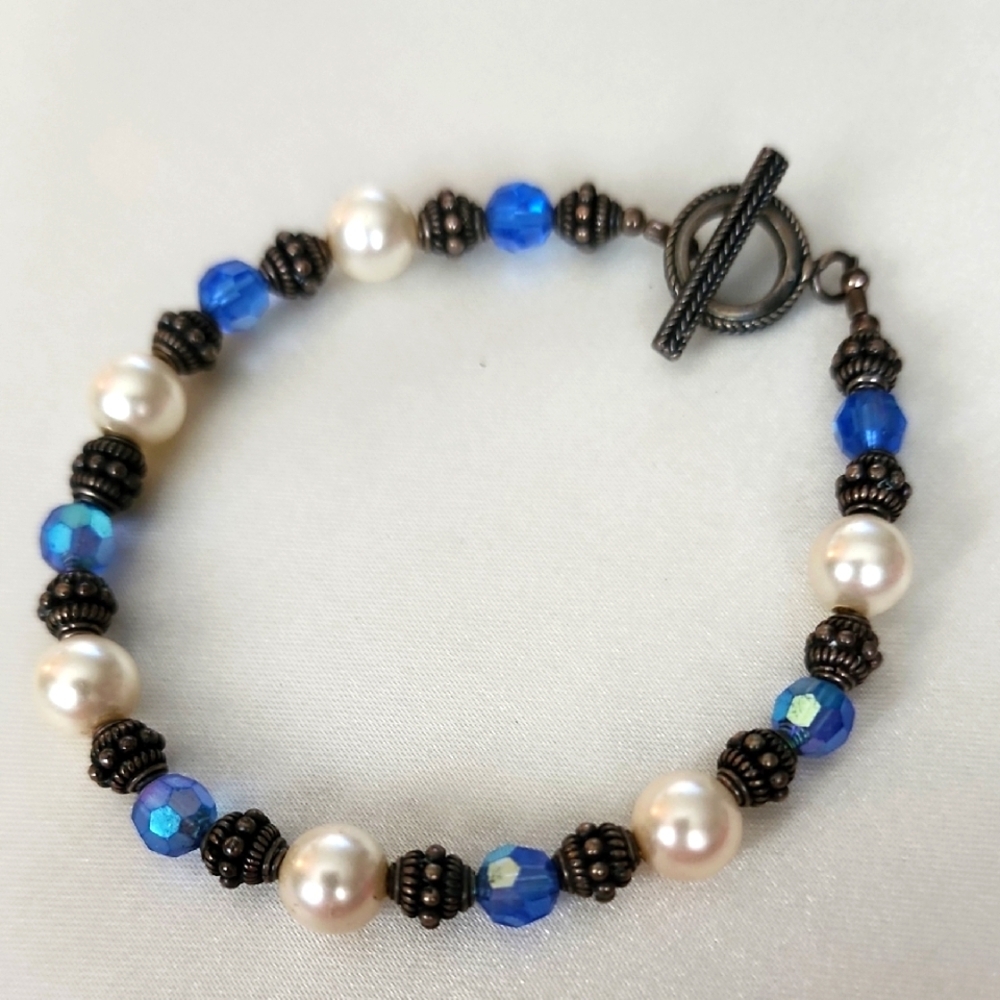 Vintage Preloved Irridescent Blue Gem And Simulated Pearls